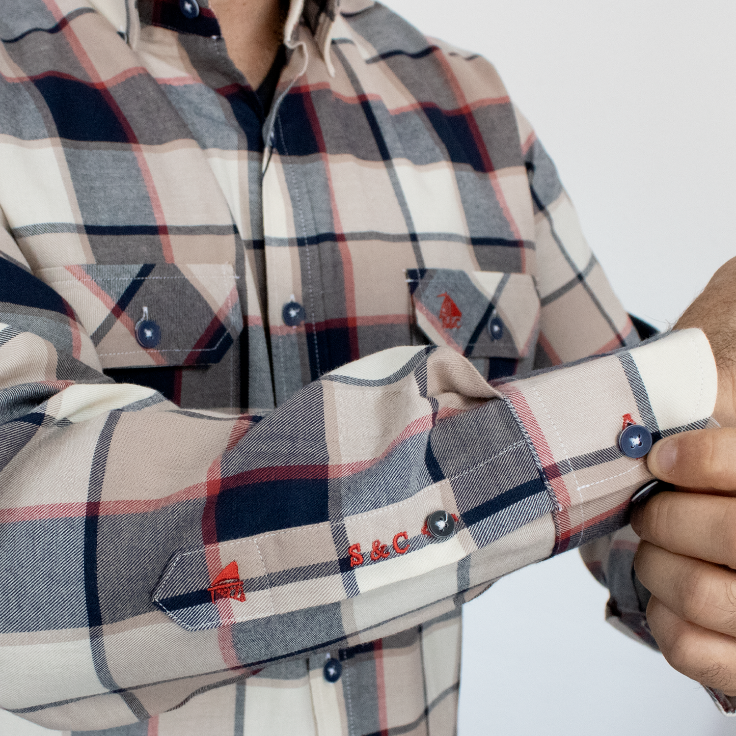 Camisa a cuadros marino, rojo y beige