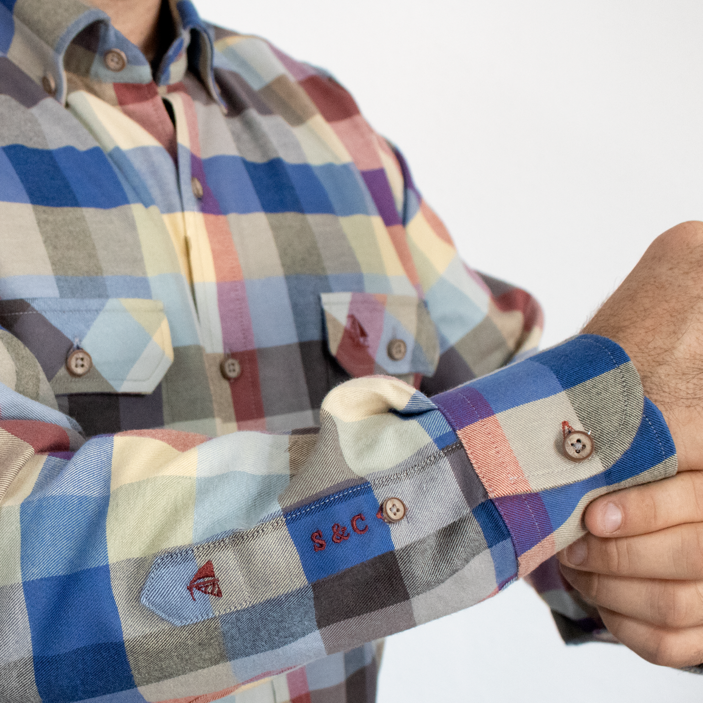 Camisa a cuadros azul, gris y amarillo