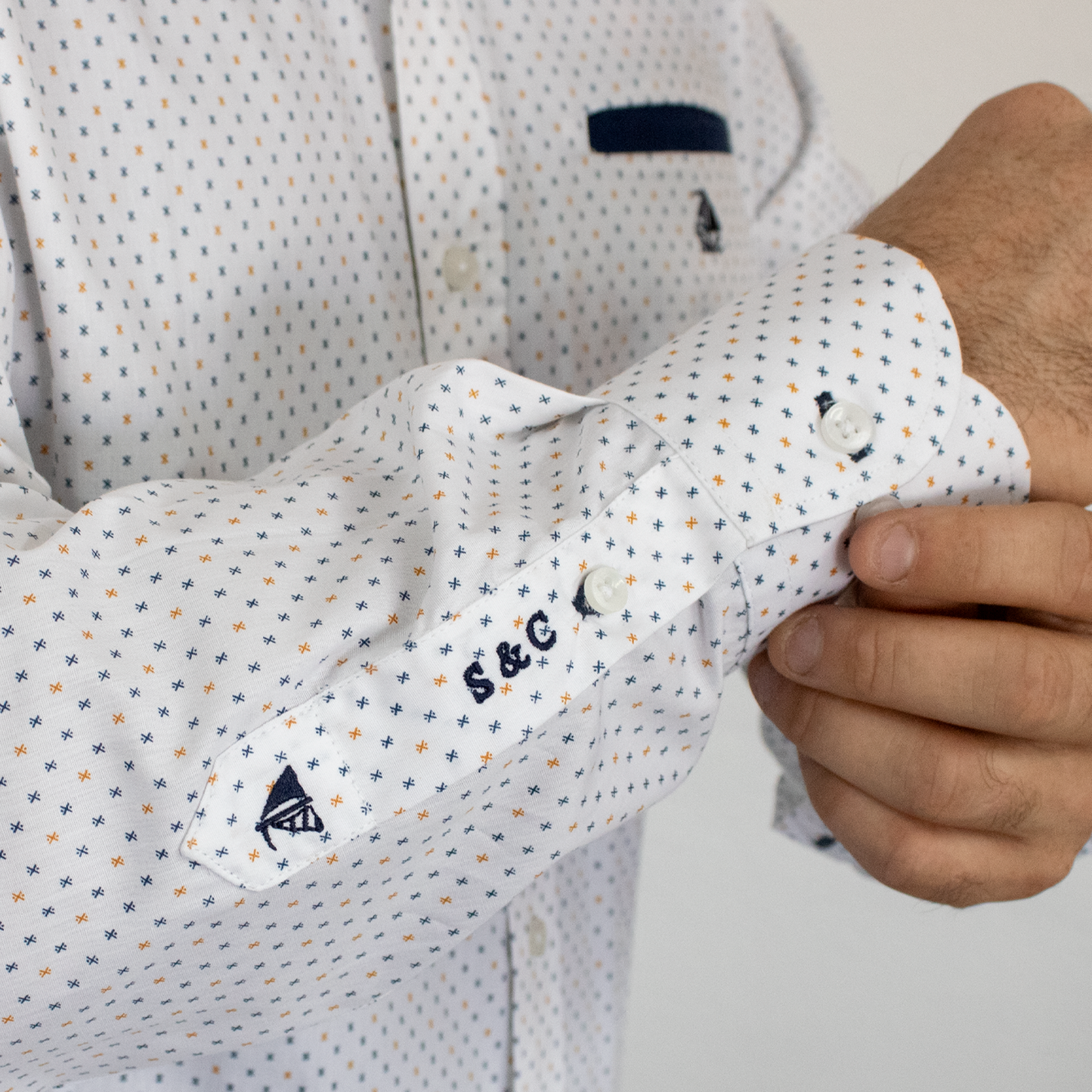Camisa detalles marino/mostaza