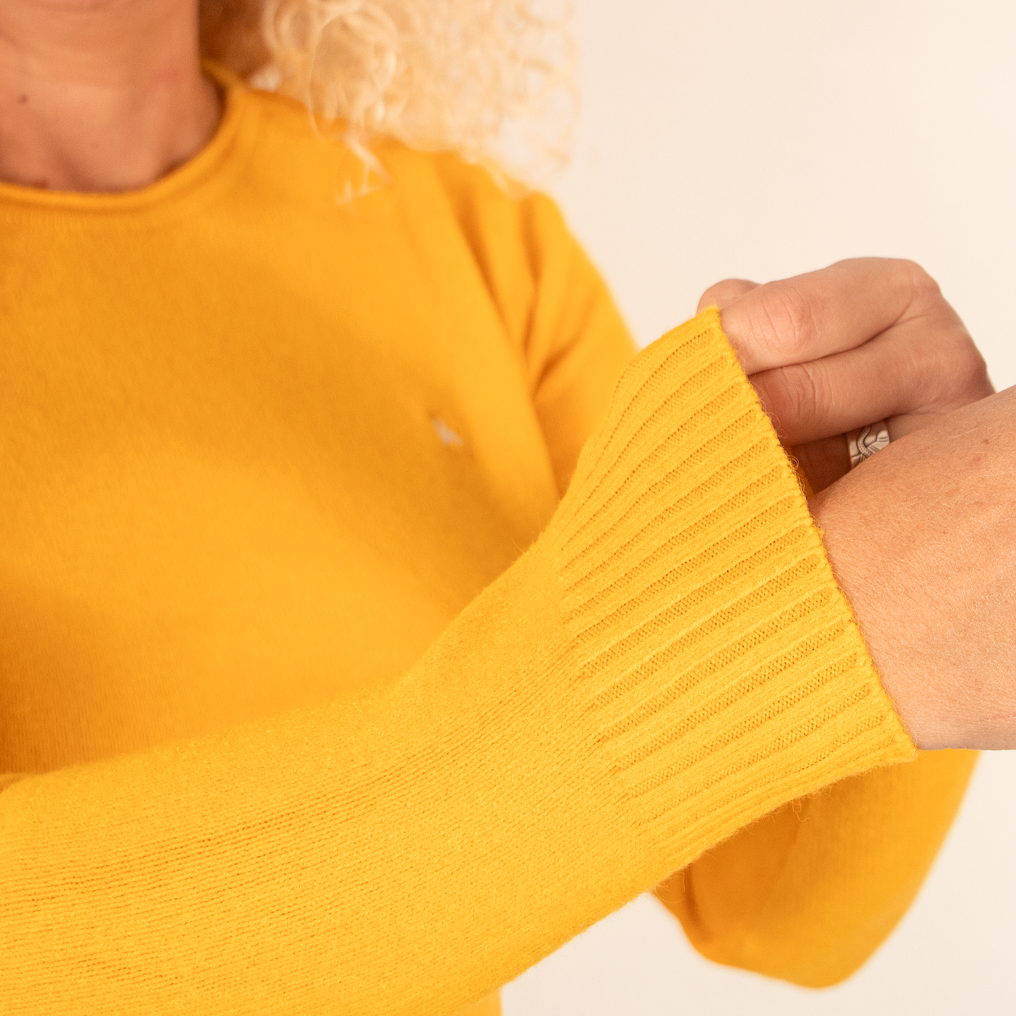 Jersey de Mujer Cuello Redondo Amarillo
