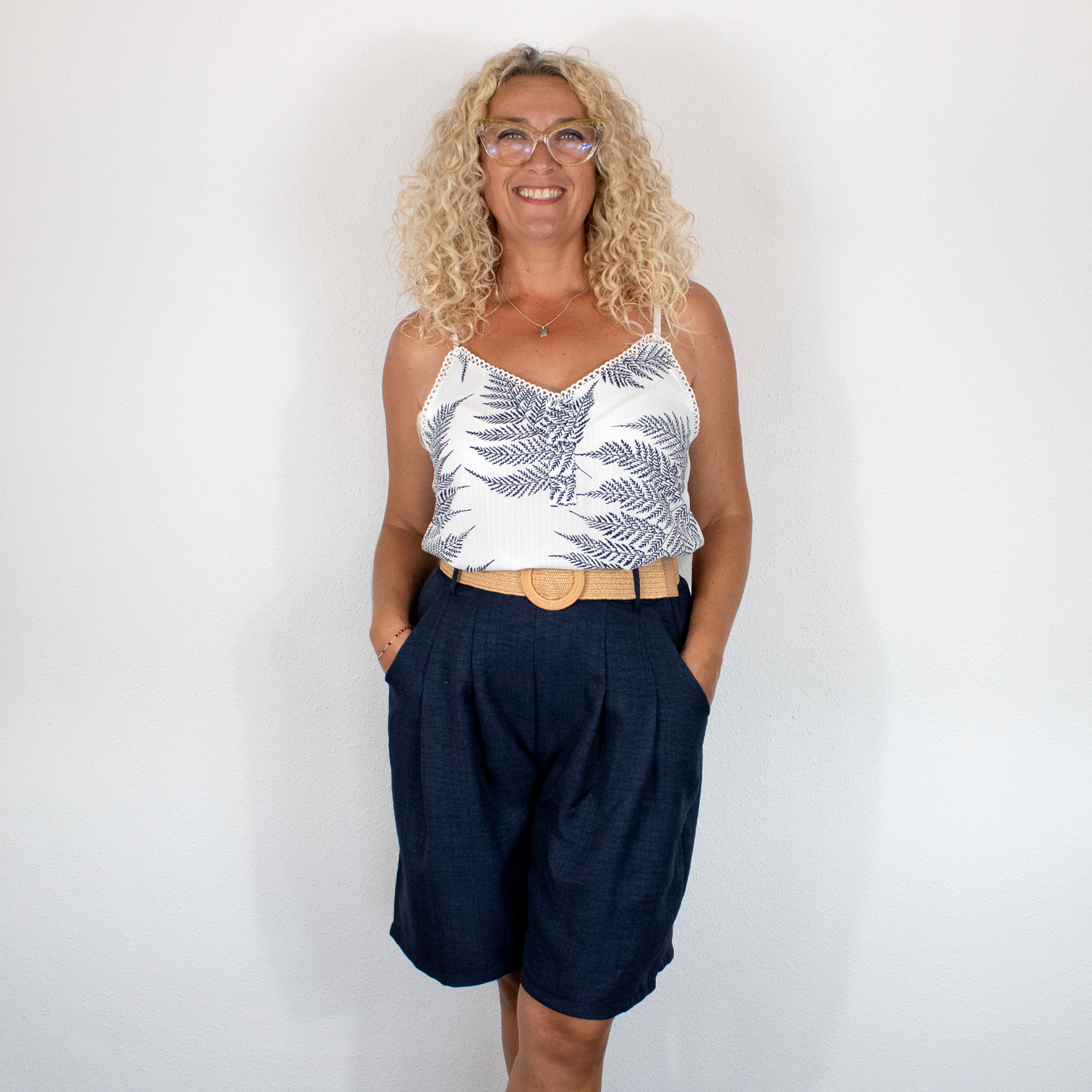 Blusa de tirantes marino y blanco