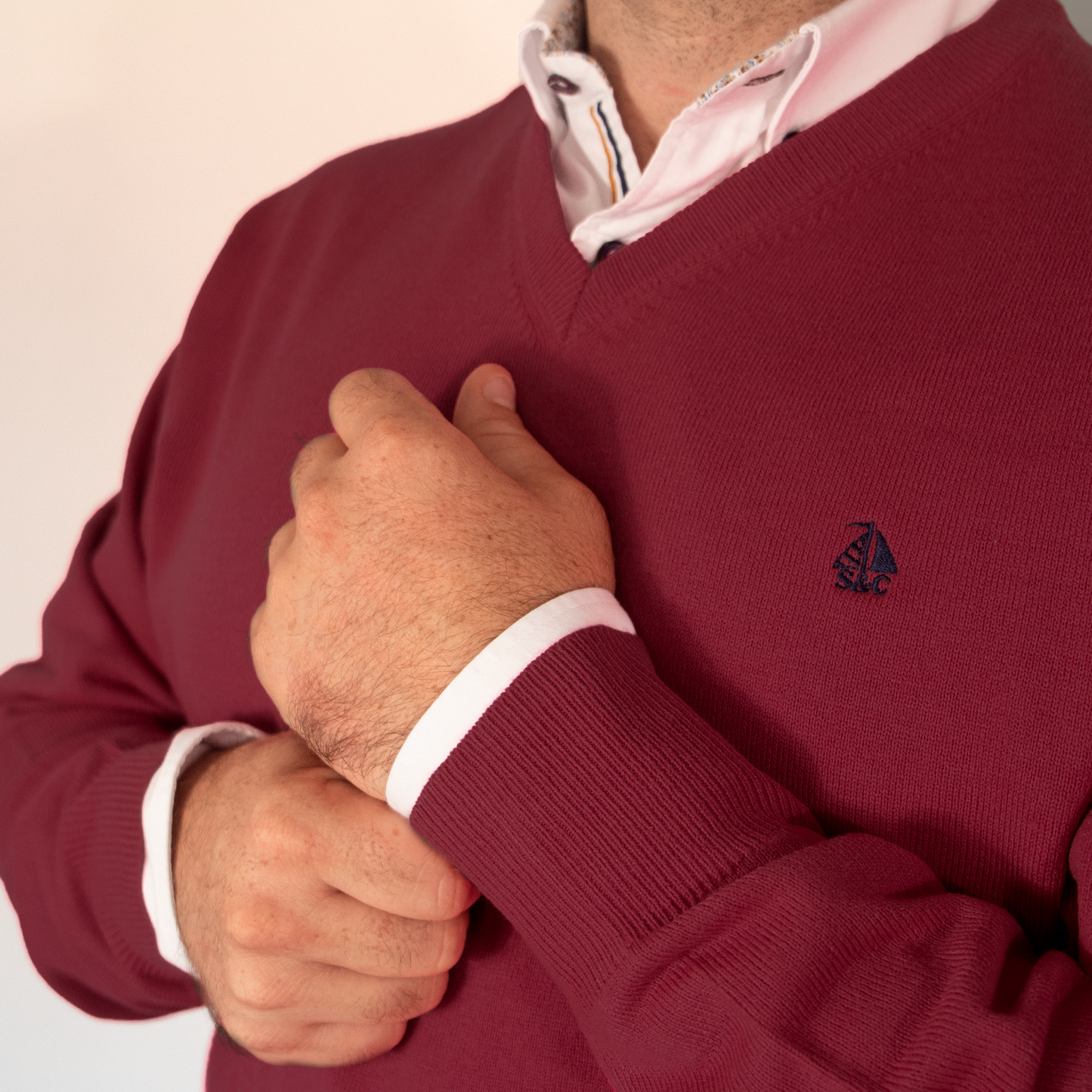 Jersey Hombre Cuello Pico Burdeos