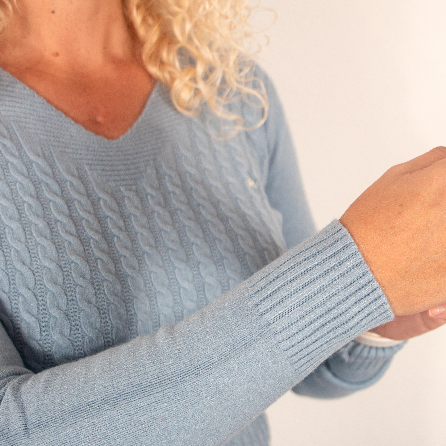 Jersey de Mujer Cuello Pico Trenzado Celeste