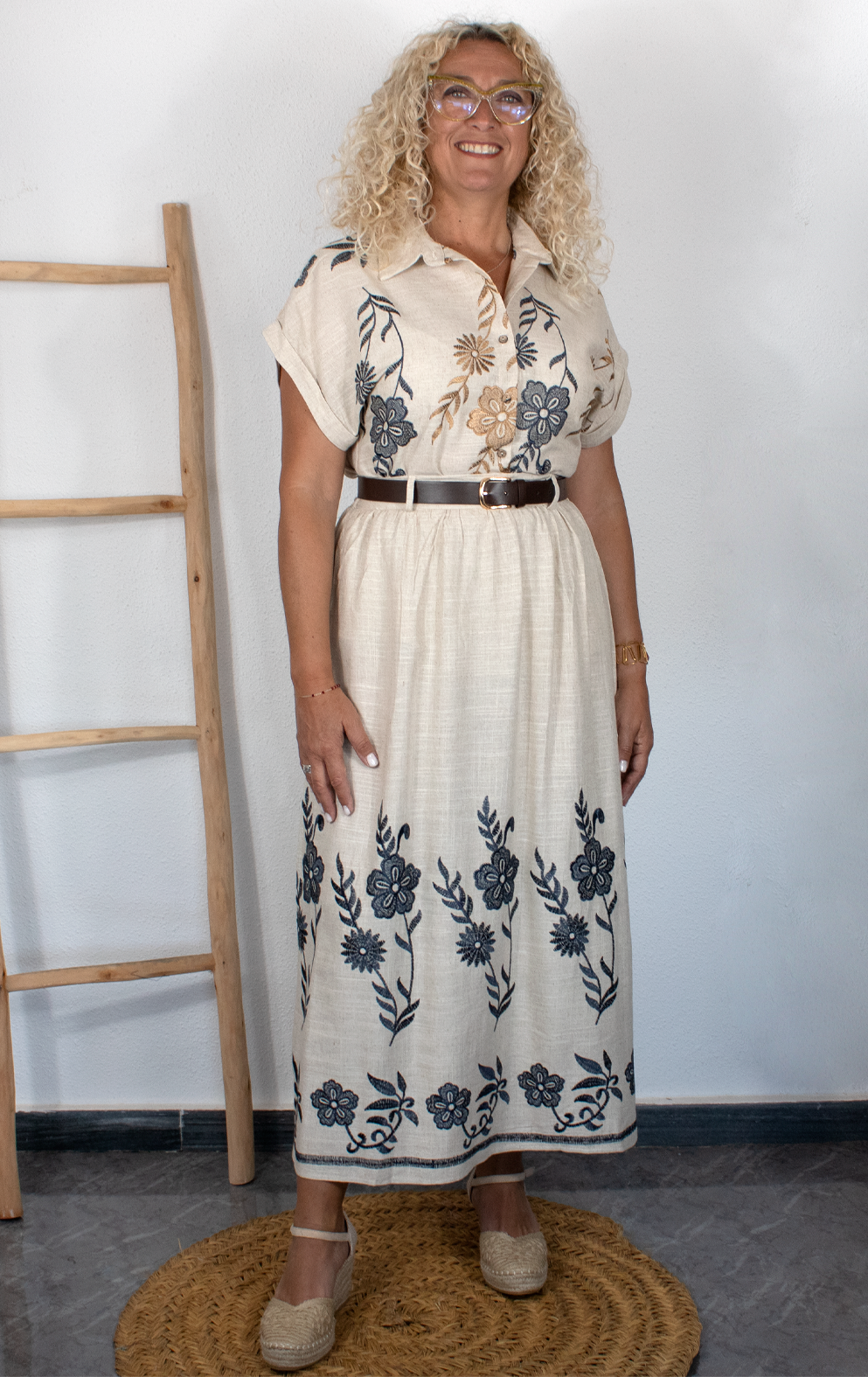 Conjunto blusa con falda en tonos tierra y azul