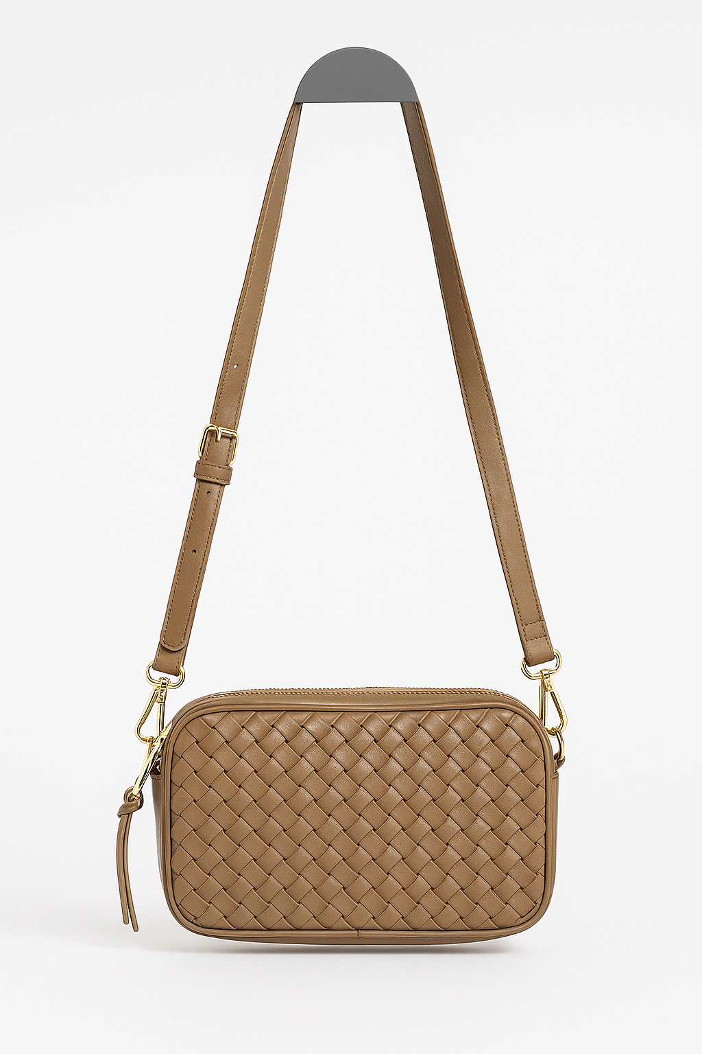Bolso bandolera camel acolchado con efecto trenzado y cremallera dorada