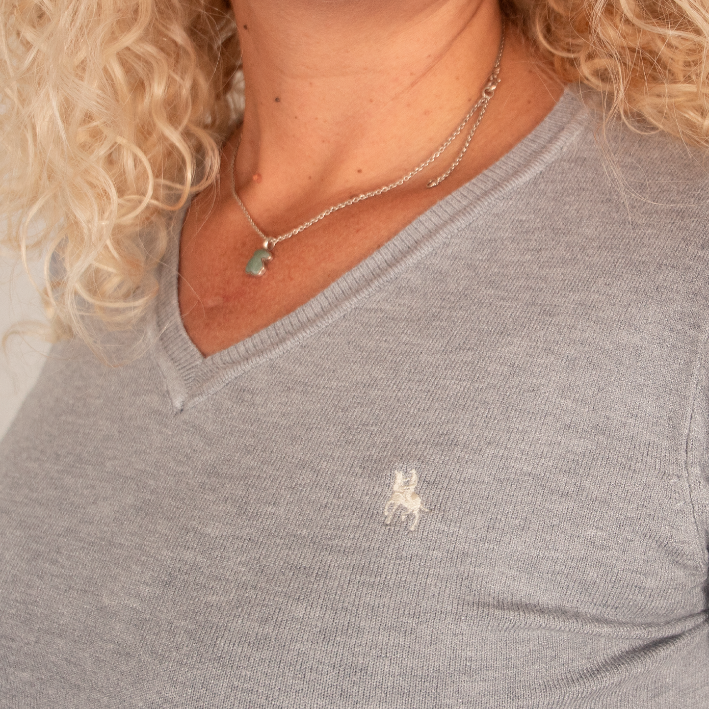 Jersey Mujer Cuello Pico Gris