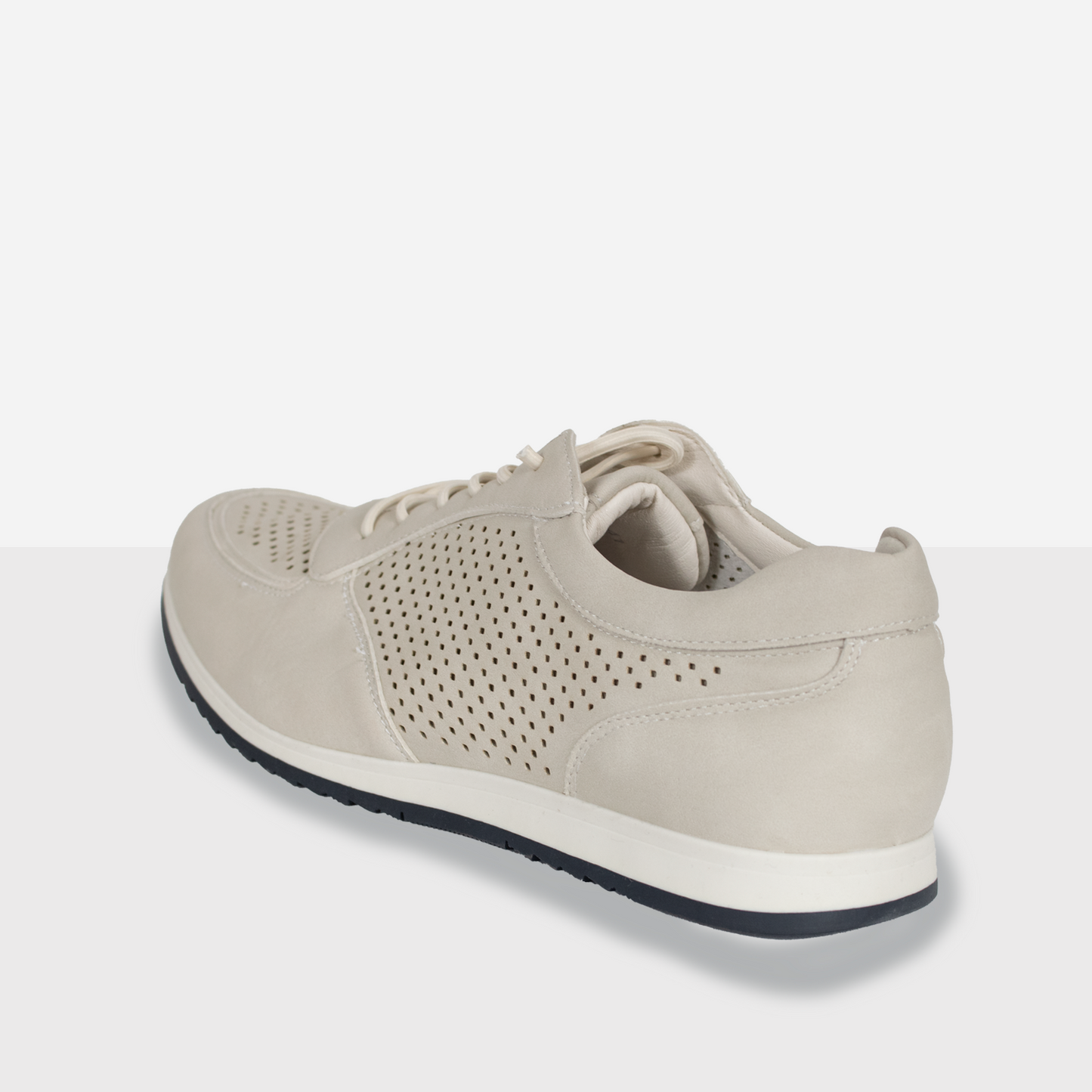 Zapatilla deportiva hombre perforado