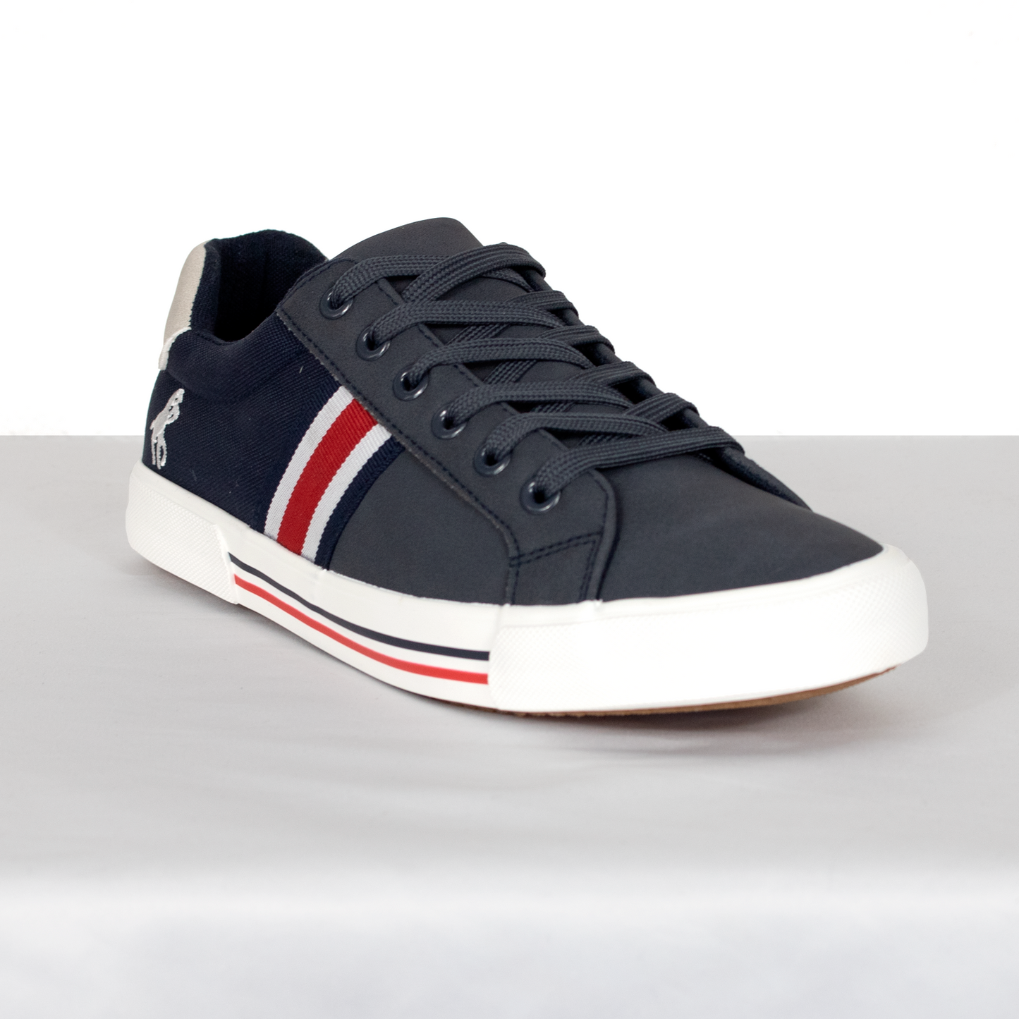 Zapatilla ligera marino con blanco y rojo