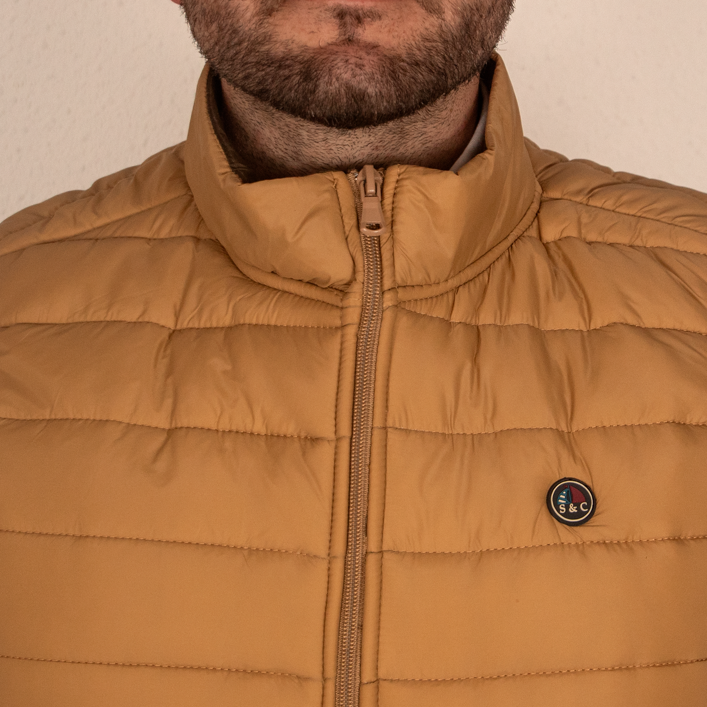 Chaleco Hombre Acolchado Mostaza Rayas