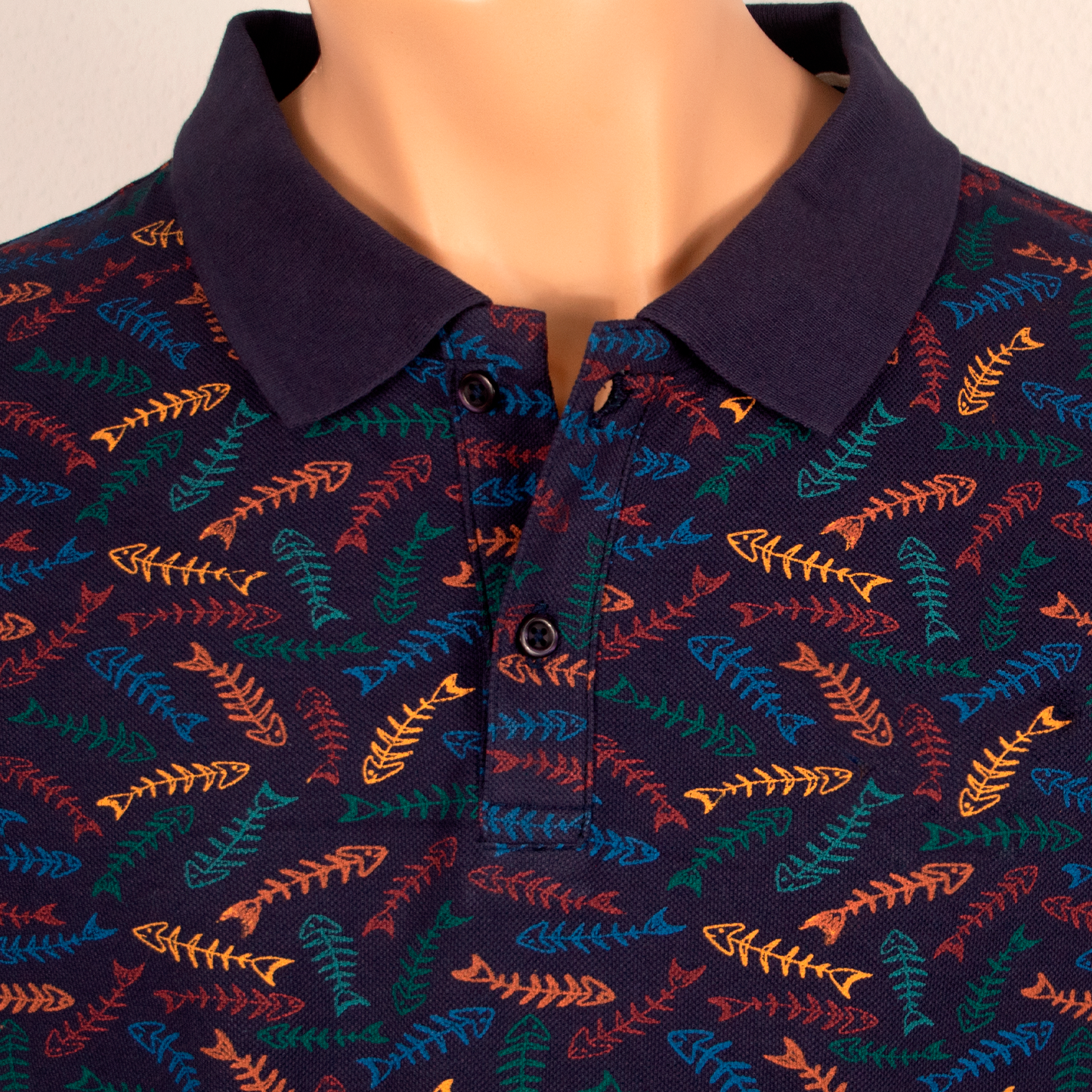 Polo de hombre de manga corta marino con estampado de peces