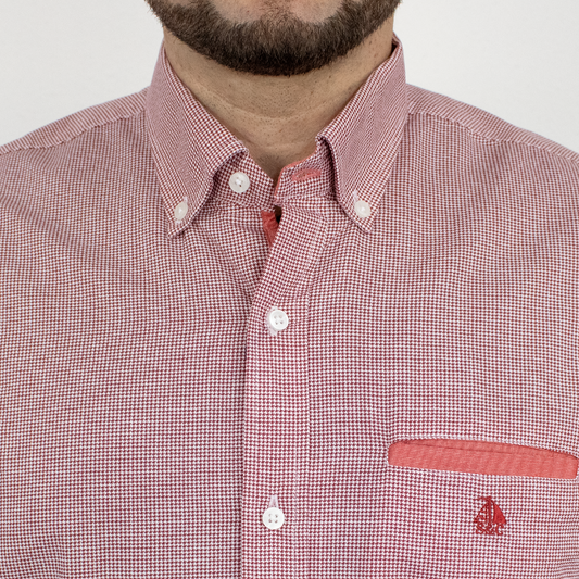 Camisa detalles en rojo