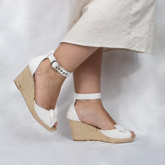 Sandalias de cuña colección Ibiza con detalle lazo
