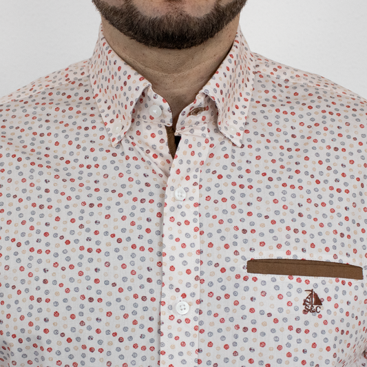 Camisa detalles marrón y rojo