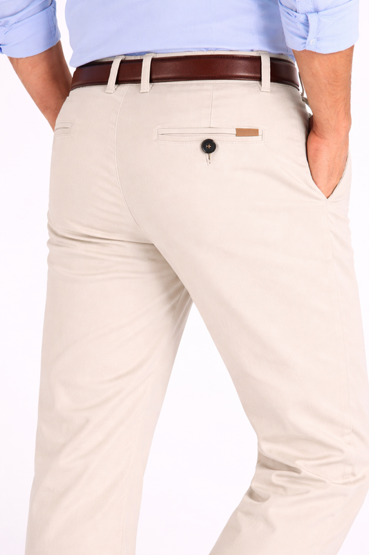 Pantalón chino modelo "Docke" beige