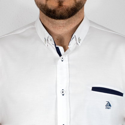 Conjunto camisa blanca con bermudas marino