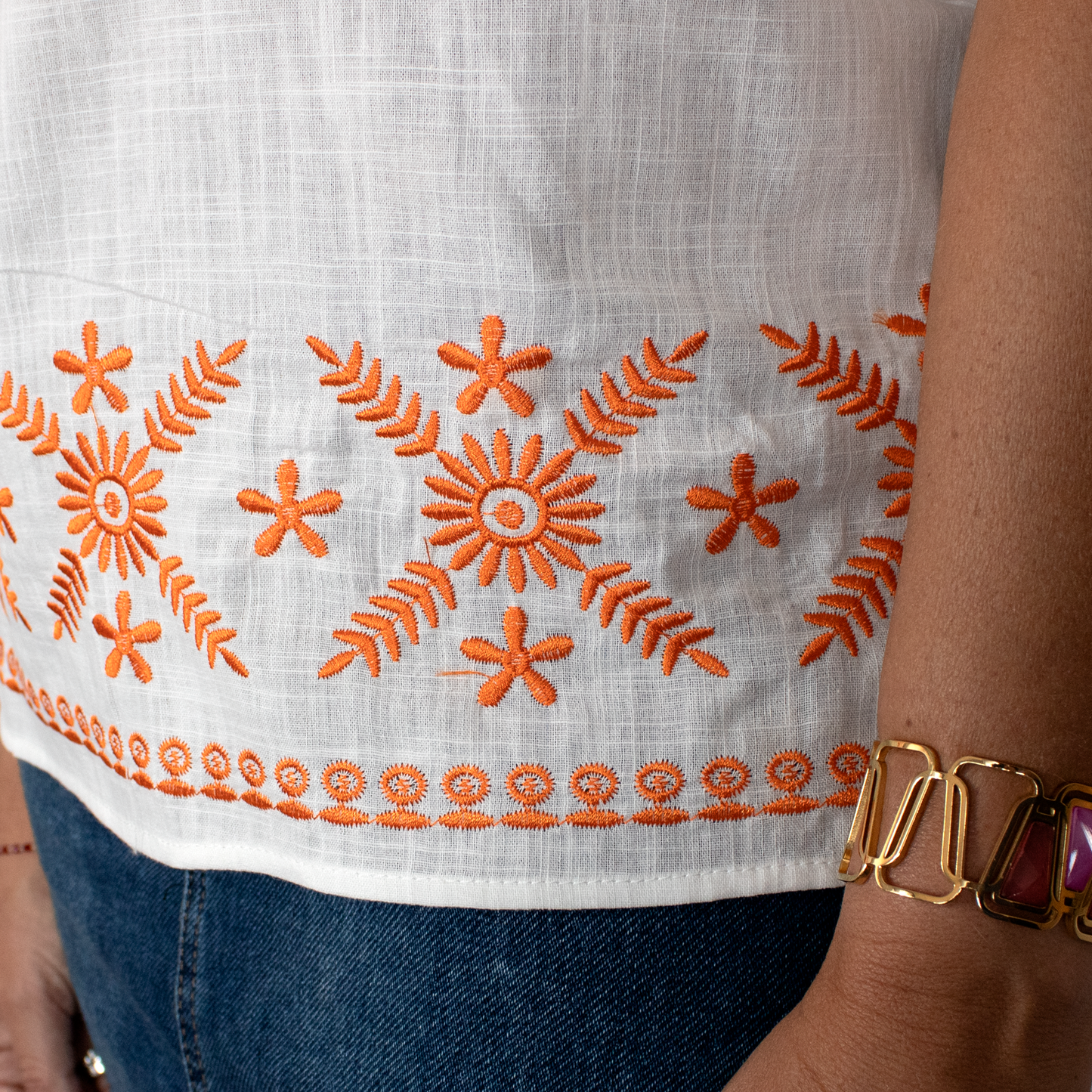 Blusa cuello mao bordados naranja