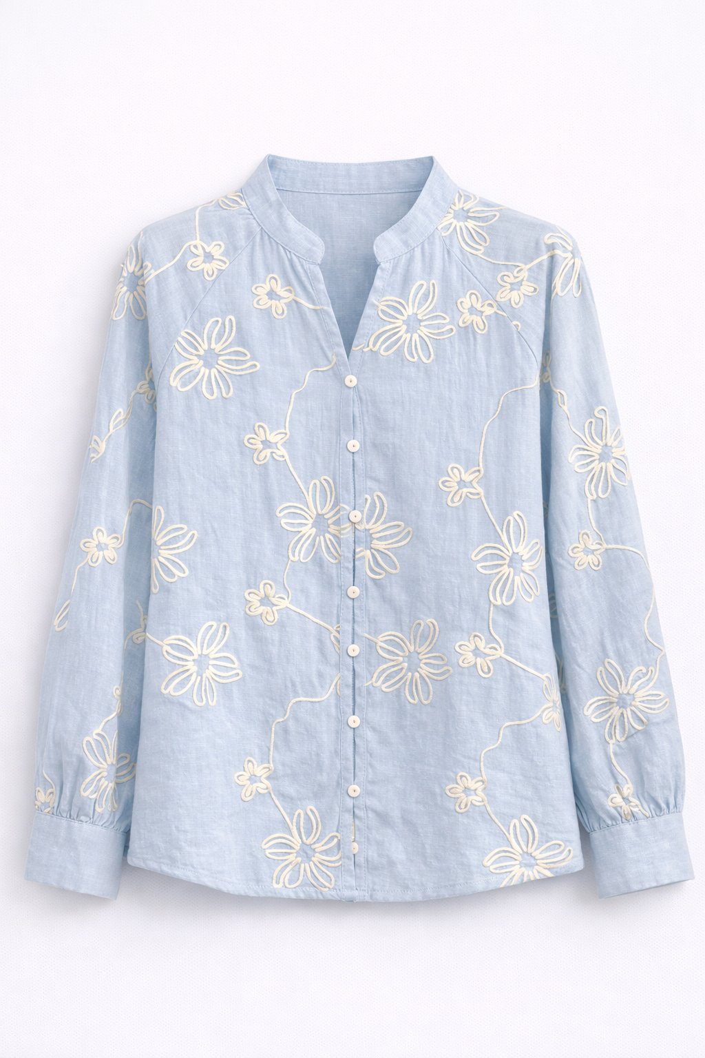 Blusa blanca con flores bordadas