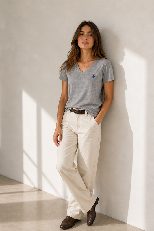 Camiseta pico manga corta gris