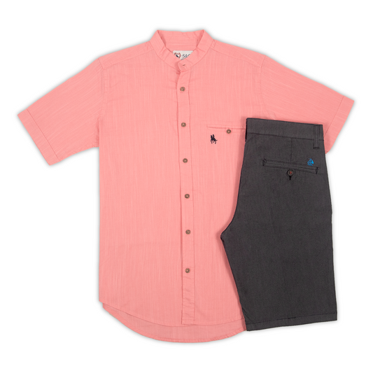 Camisa rosa y bermuda marino