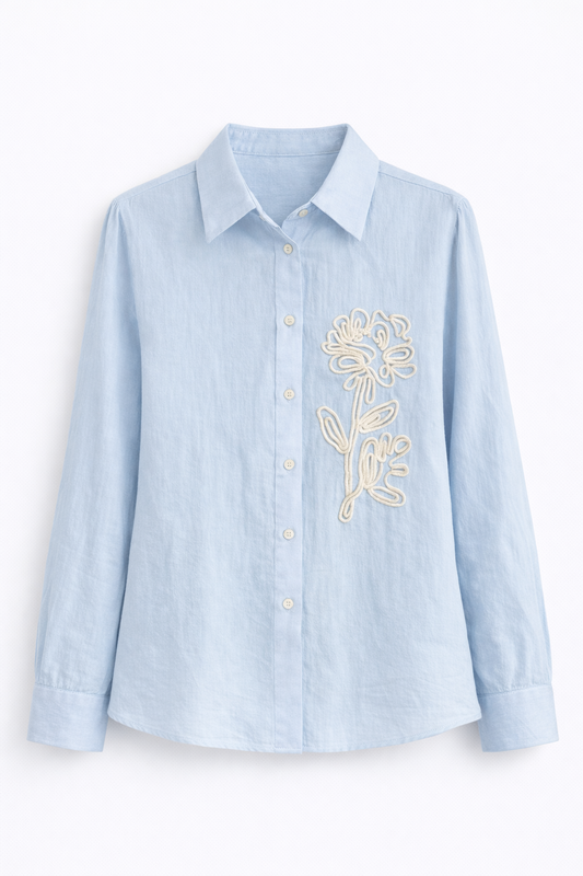Camisa celeste lisa con bordado