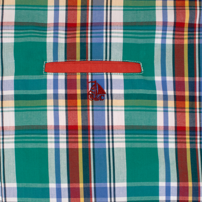 Conjunto camisa verde cuadros y rayas con bermuda roja