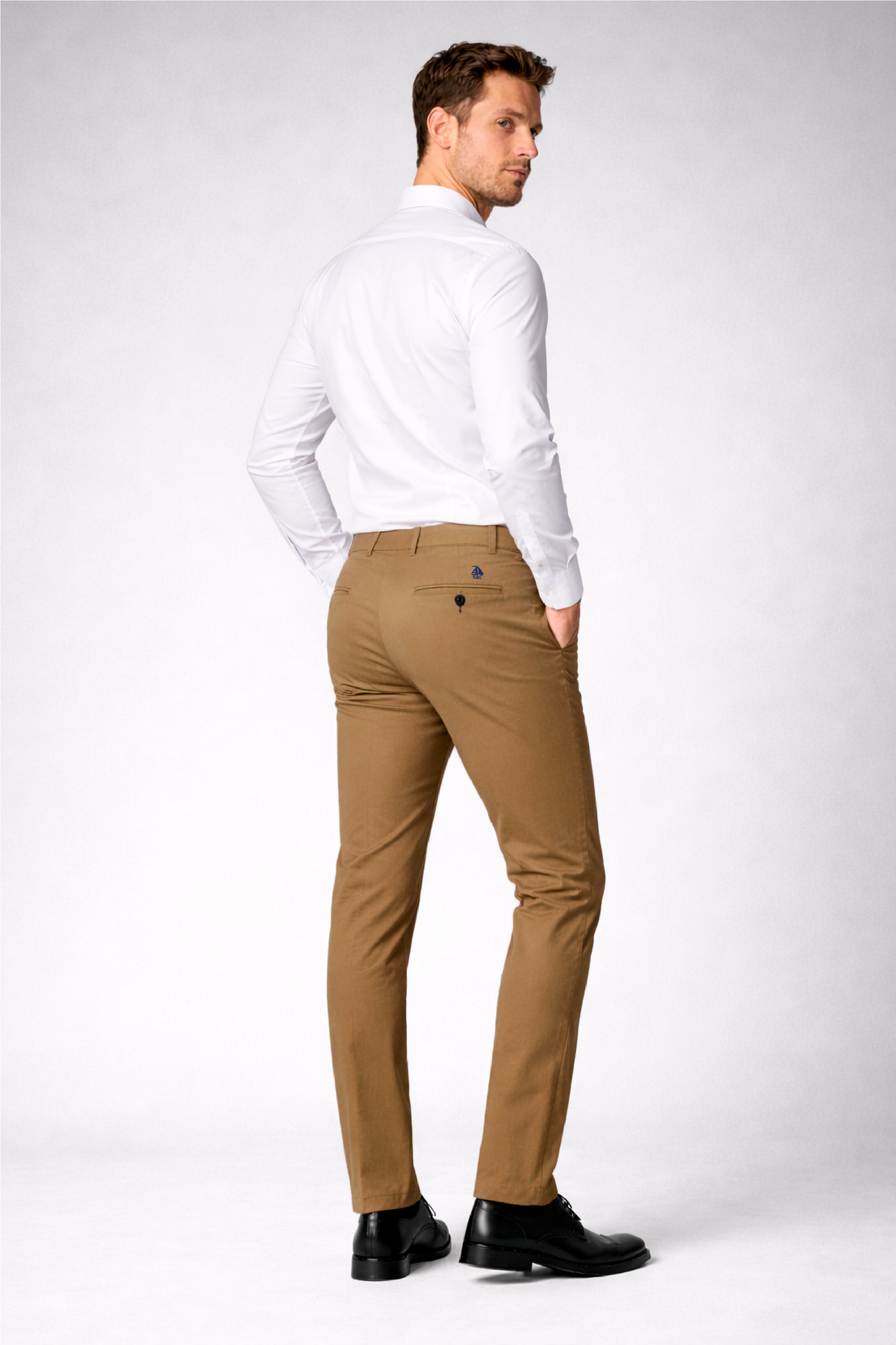 Pantalón chino Ocre