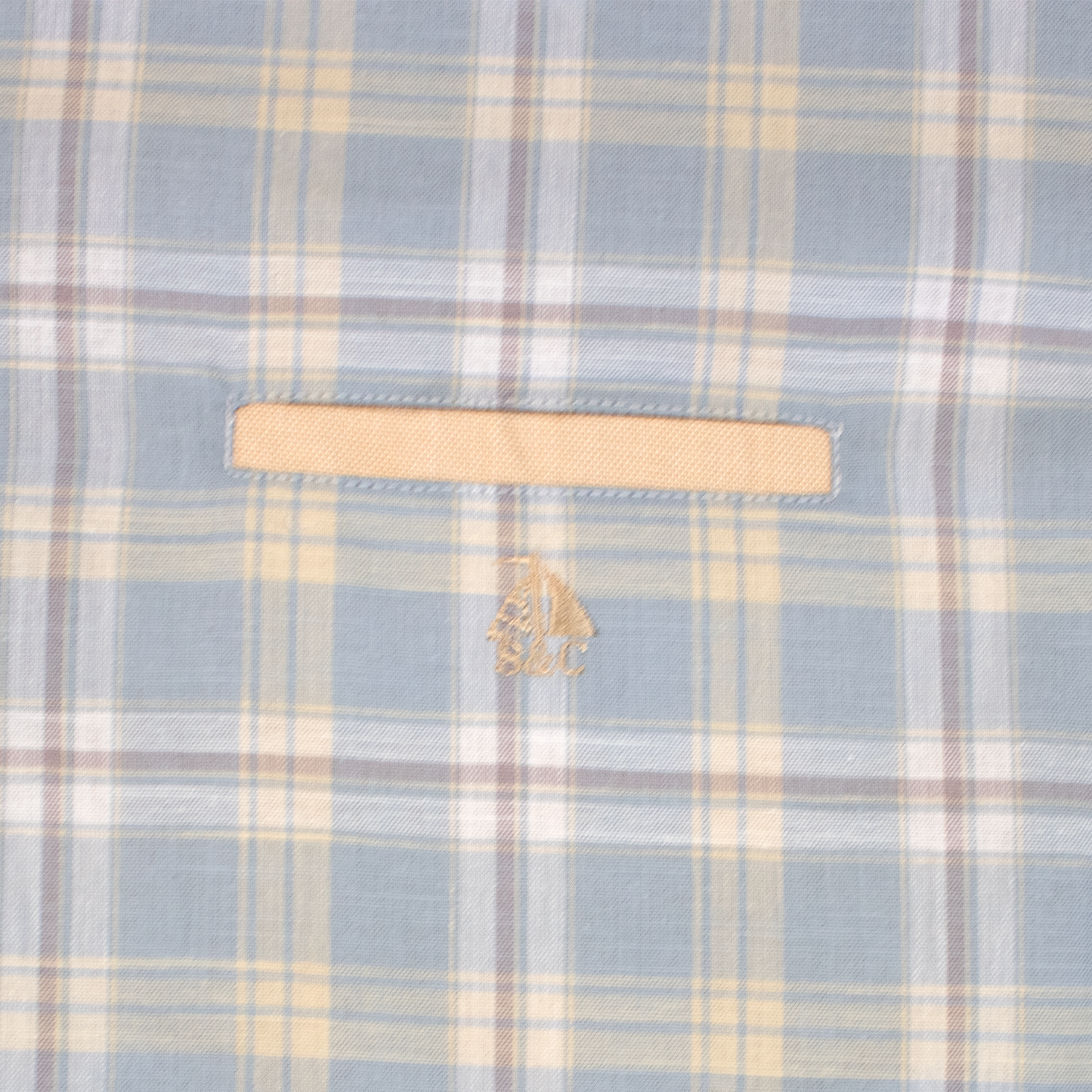 Conjunto camisa rayas y cuadros azul y amarillo con bermuda blanca