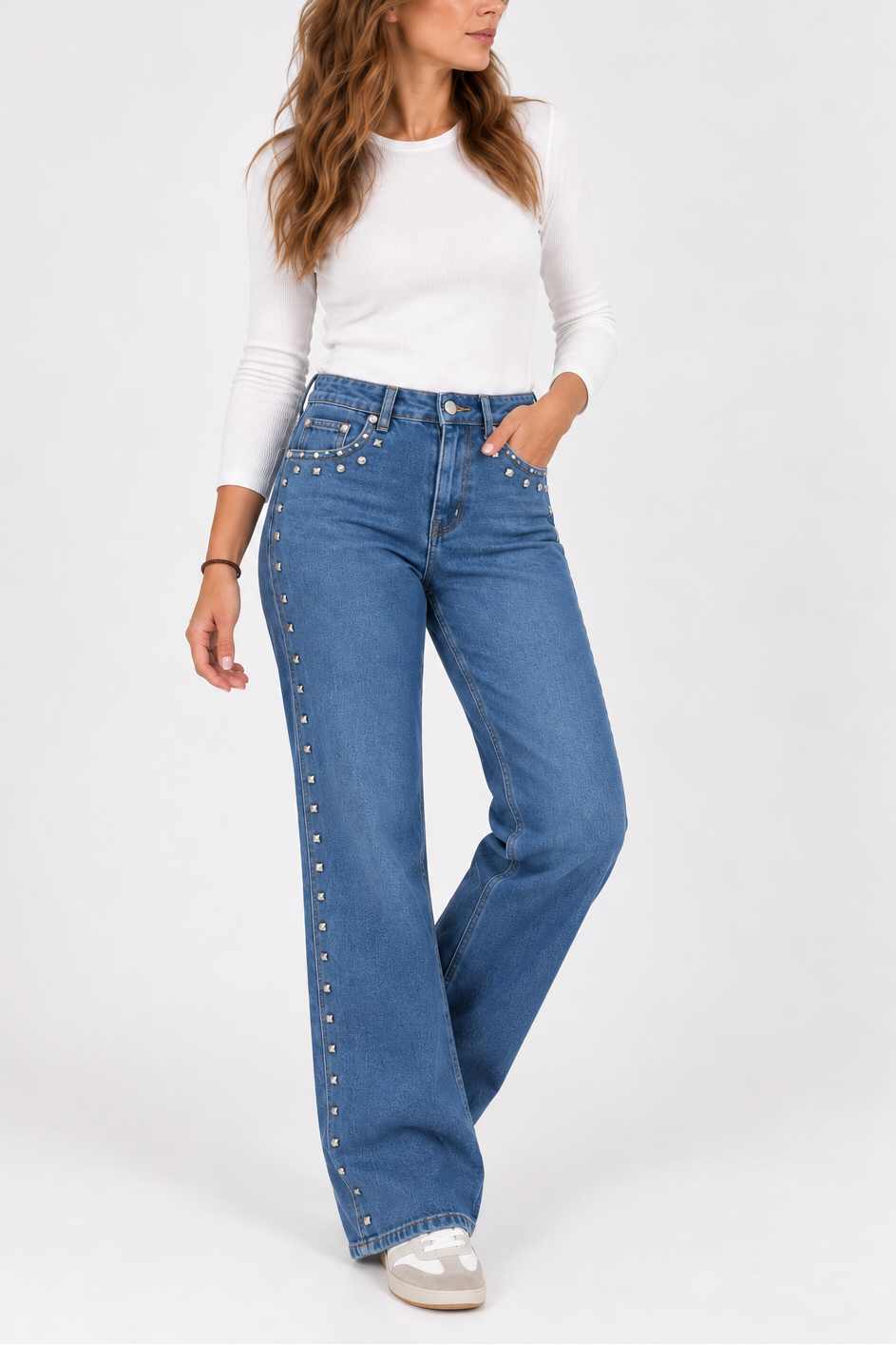 Pantalón vaquero de mujer tachuelas claro