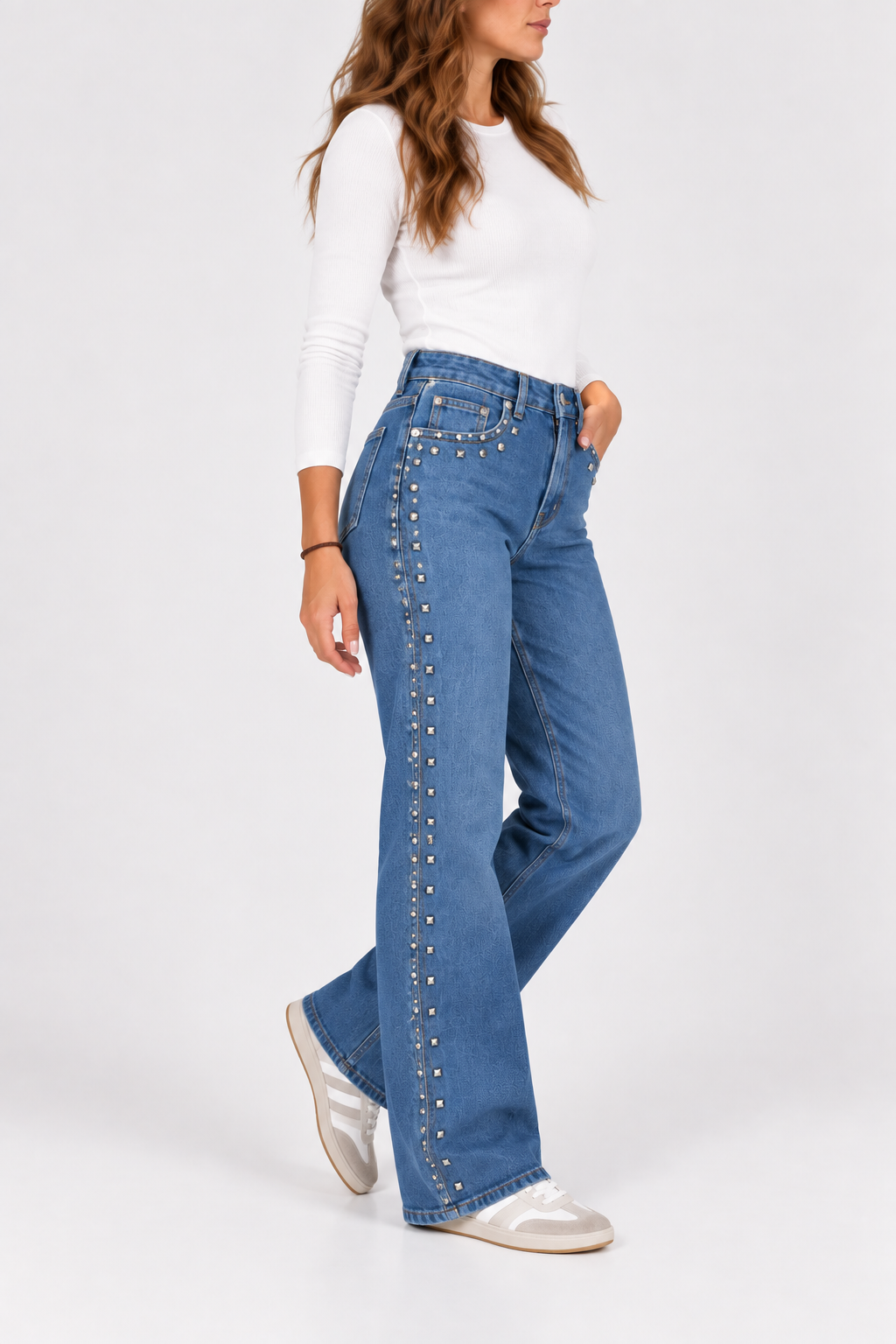 Pantalón vaquero de mujer tachuelas claro