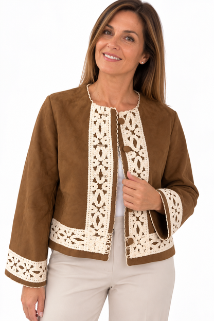 Chaqueta camel con detalles de crochet