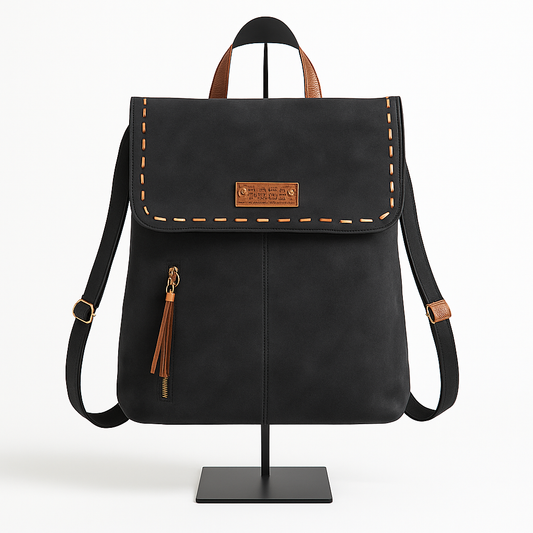 Mochila Negra con Solapa y Detalles en Marrón