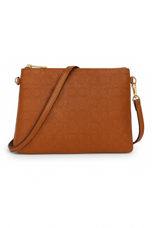 Bolso bandolera marrón con relieve de círculos