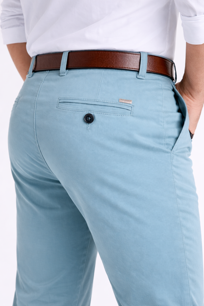 Pantalón chino modelo "Docke" celeste