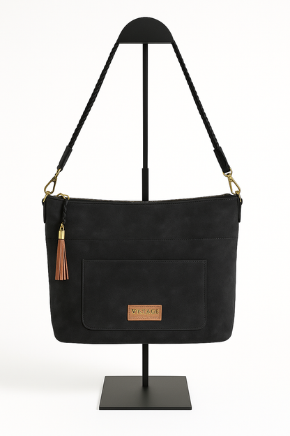 Bolso negro con bolsillo frontal y asa trenzada