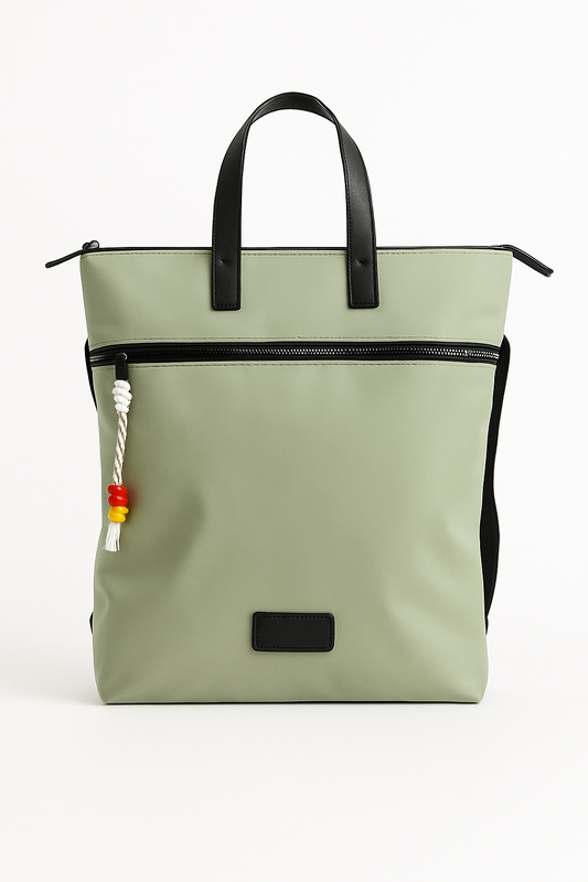 Mochila verde con cremallera frontal y asas negras