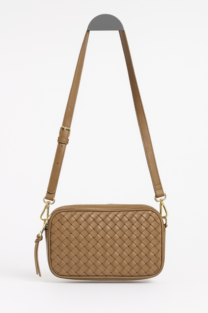 Bolso bandolera camel acolchado con efecto trenzado y cremallera dorada