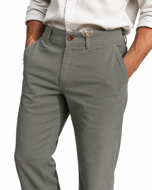 Pantalón chino modelo "Micropunto" verde kaki