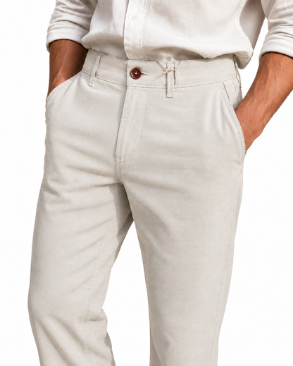 Pantalón chino modelo "Micropunto" blanco roto