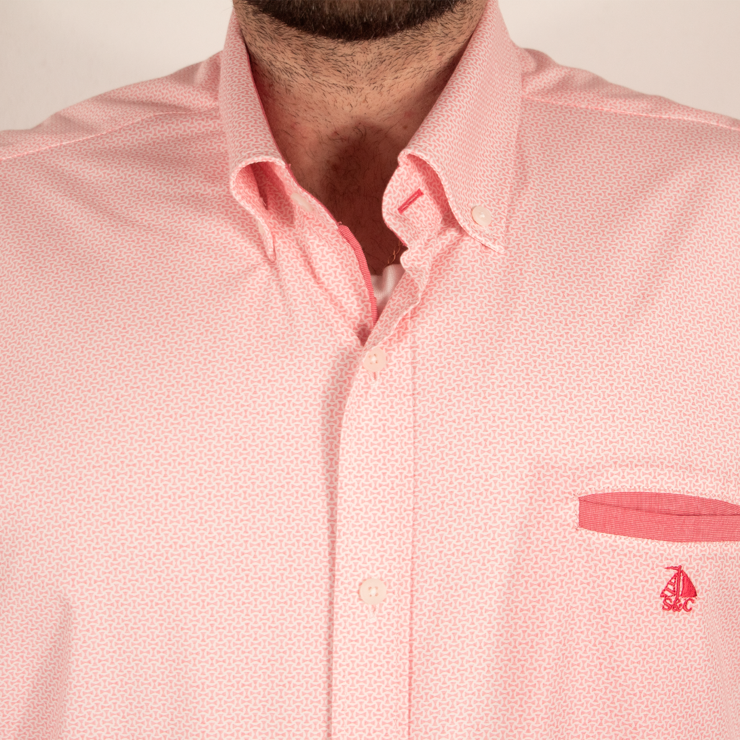 Conjunto camisa rosa lacitos con bermuda blanca