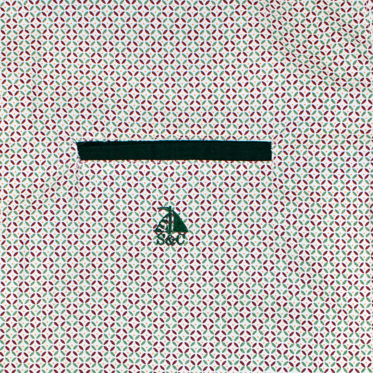 Conjunto camisa estampado verde y lila con bermuda marino