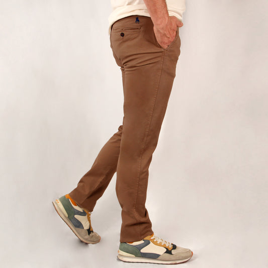 Pantalón chino Ocre