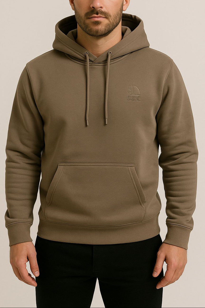 Sudadera con capucha marrón con barco